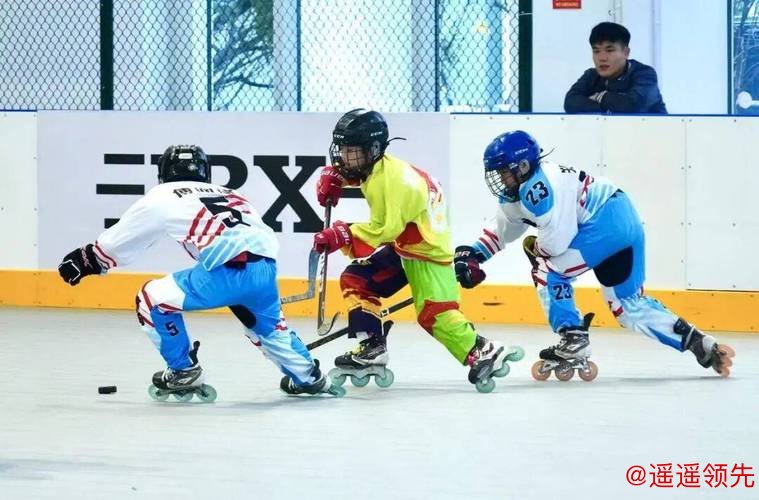 长三角轮滑球选手杭州上演“跨年对决”